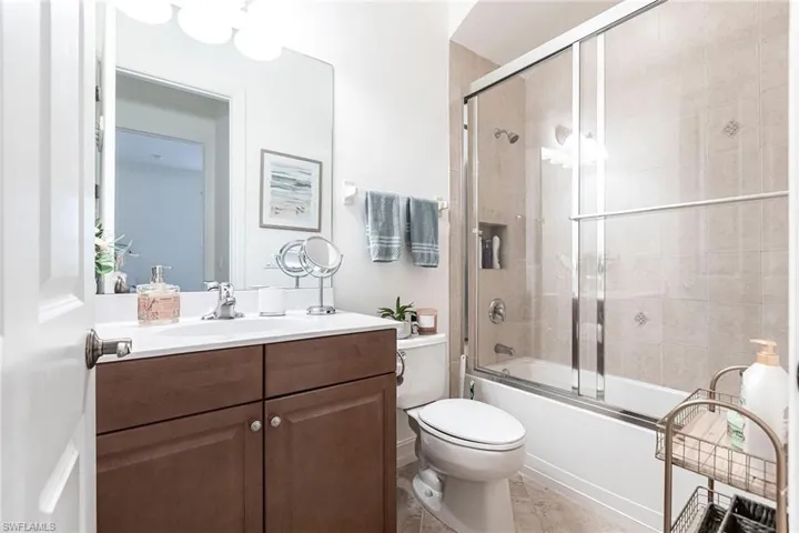 7863  Valencia  CT, Naples, FL 34113