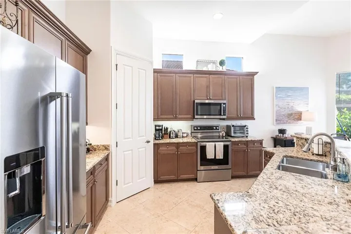 7863  Valencia  CT, Naples, FL 34113