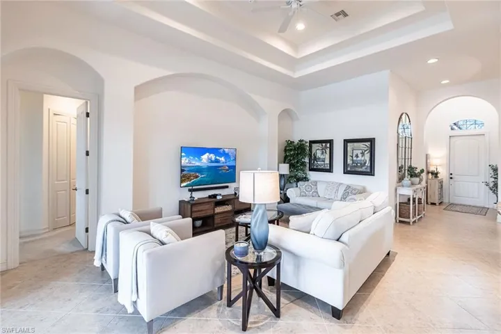 7863  Valencia  CT, Naples, FL 34113