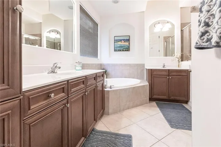 7863  Valencia  CT, Naples, FL 34113