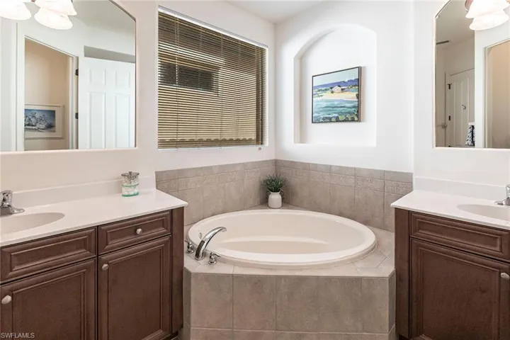 7863  Valencia  CT, Naples, FL 34113