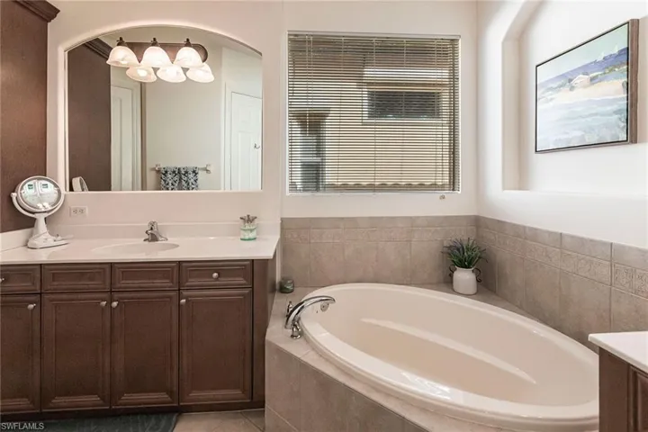7863  Valencia  CT, Naples, FL 34113