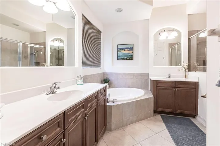 7863  Valencia  CT, Naples, FL 34113