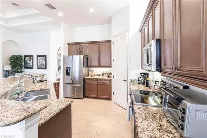 7863  Valencia  CT, Naples, FL 34113