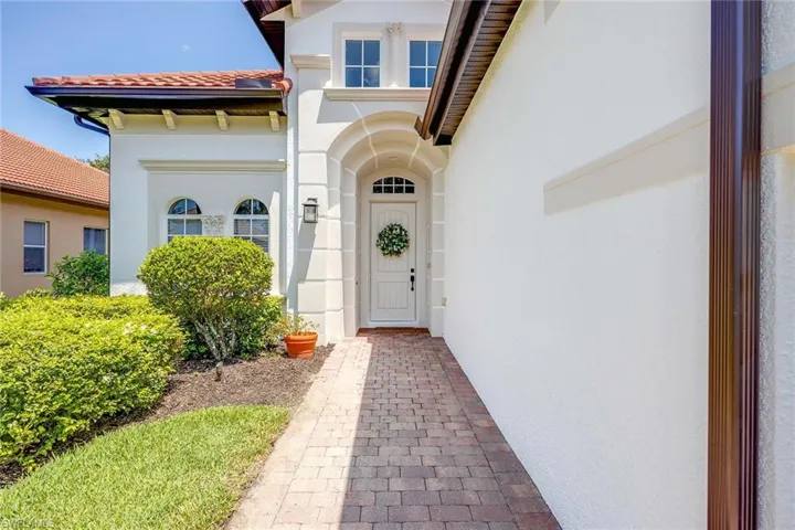 7863  Valencia  CT, Naples, FL 34113