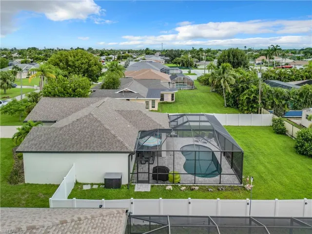 Birds eye view of property