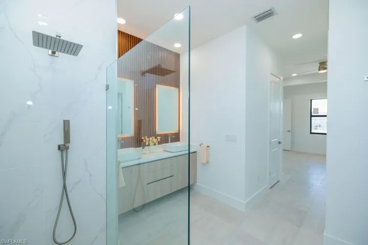 2211 NE 22 PL, CAPE CORAL FL 33909