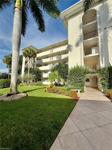 1 High Point Cir W 303, Naples, Florida 34103