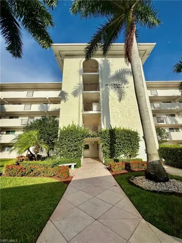 1 High Point Cir W 303, Naples, Florida 34103