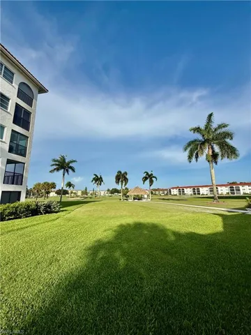 1 High Point Cir W 303, Naples, Florida 34103