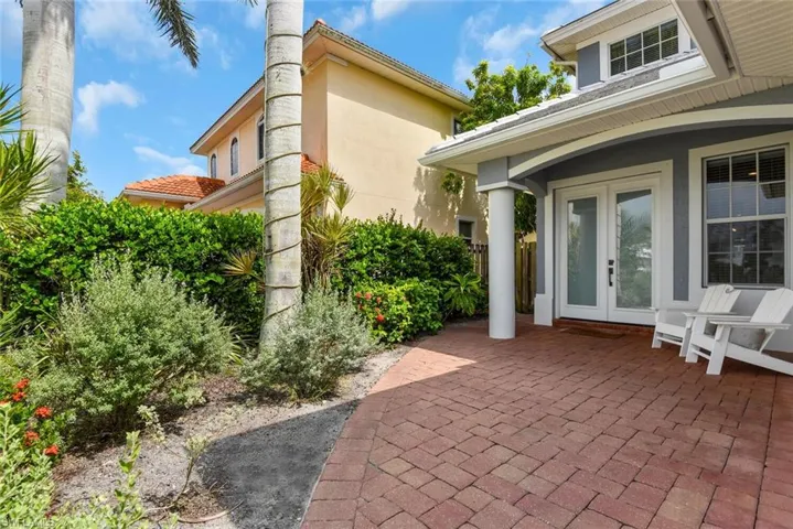 590  110th N AVE, Naples, FL 34108