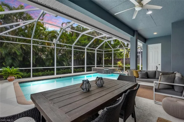 590  110th N AVE, Naples, FL 34108