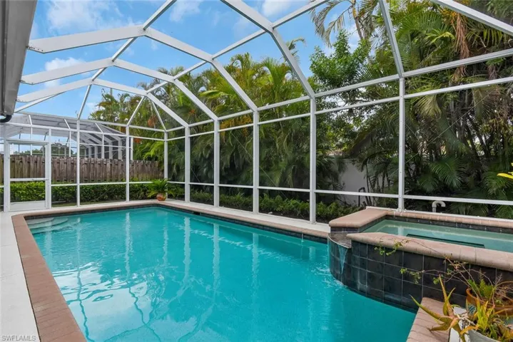 590  110th N AVE, Naples, FL 34108