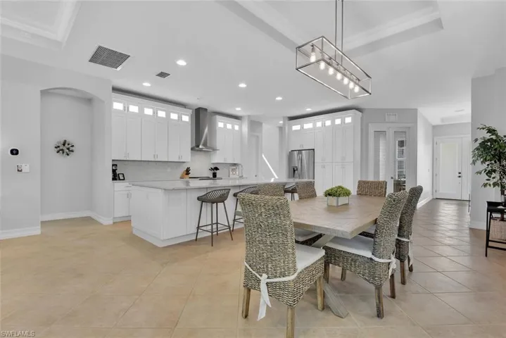 590  110th N AVE, Naples, FL 34108