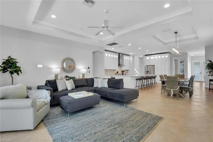 590  110th N AVE, Naples, FL 34108