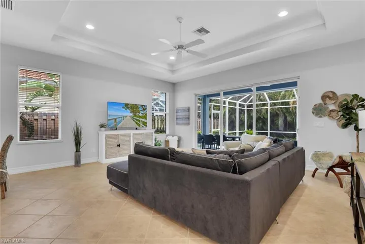 590  110th N AVE, Naples, FL 34108