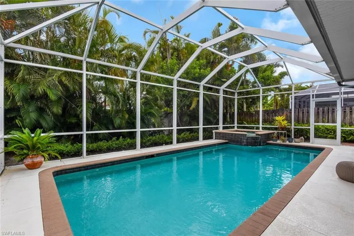 590  110th N AVE, Naples, FL 34108