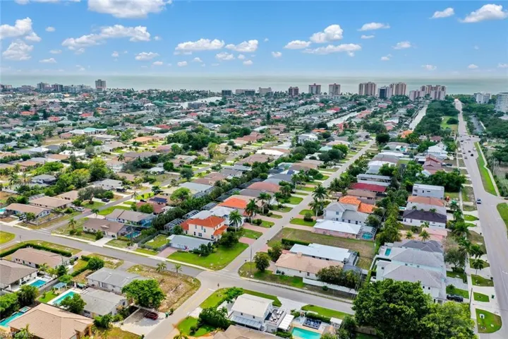 590  110th N AVE, Naples, FL 34108