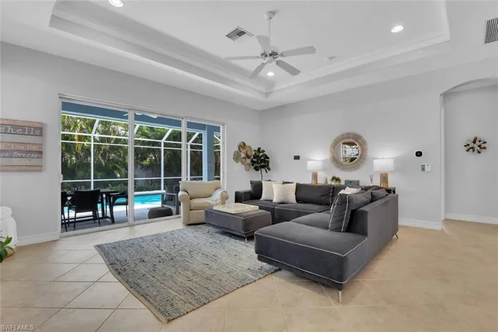 590  110th N AVE, Naples, FL 34108