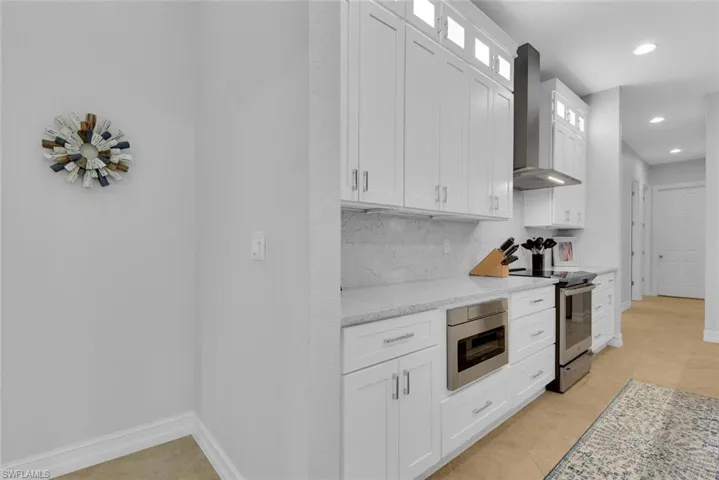 590  110th N AVE, Naples, FL 34108