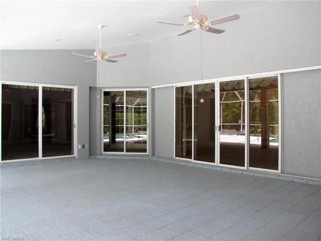 Extra-large lanai with 5 sets of sliding doors