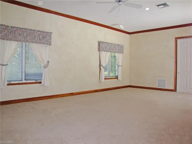 Extra-large, multi-purpose flex room