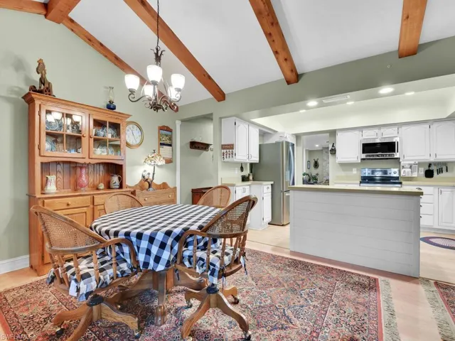 Dining Area & Kitchen