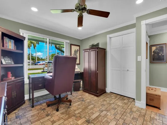 Den/Guest Room