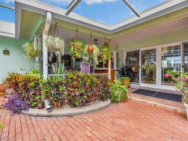 Gathering Area On Lanai