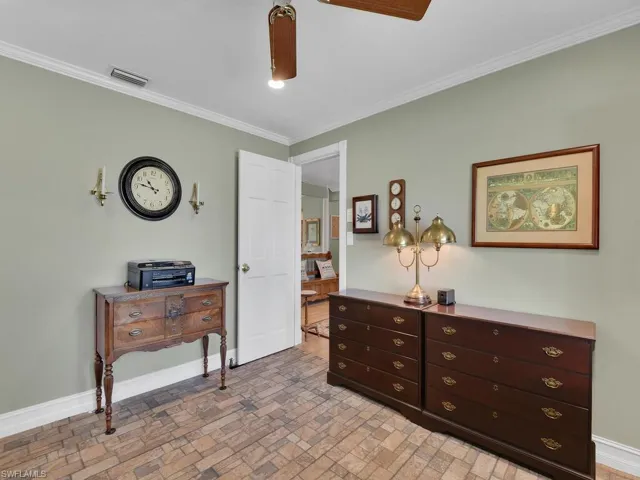 Den/Guest Room