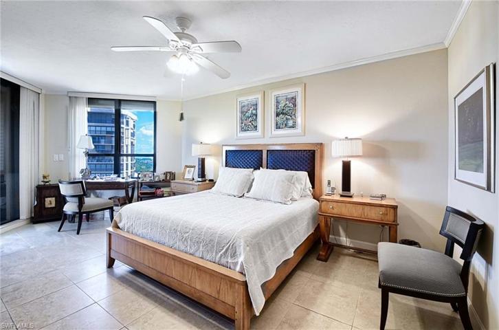 Spacious Master Bedroom with NW Gulf Views