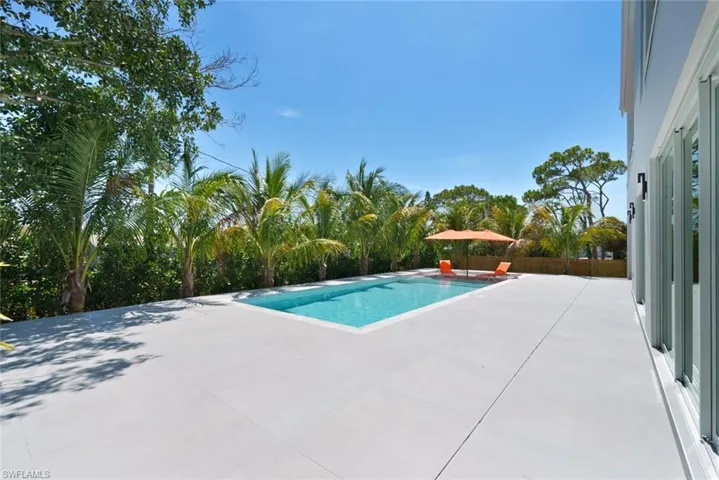 1135 Bluebird Ave, Marco Island, Florida 34145