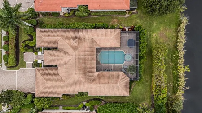 Bird's eye view of a pool area