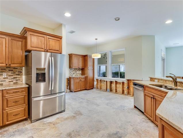 Kitchen to breakfast area