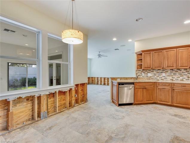 Breakfast area to kitchen and family room