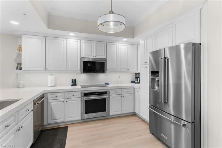 325  Dunes  BLVD, Naples, FL 34110