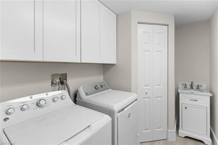 325  Dunes  BLVD, Naples, FL 34110