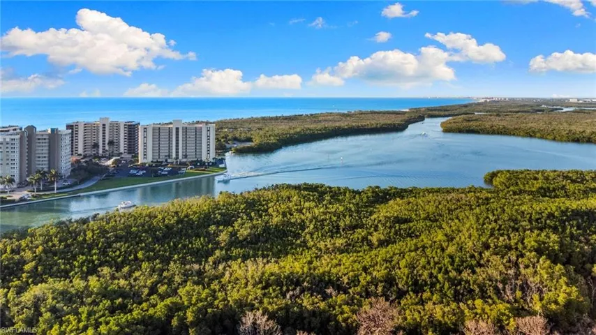 325  Dunes  BLVD, Naples, FL 34110