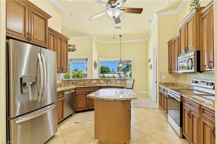 STAINLESS STEEL APPLIANCES, breakfast bar seating, center island, pantry storage