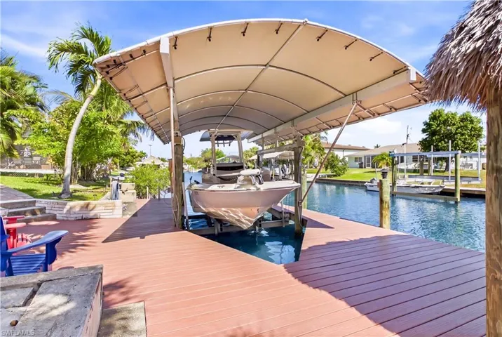 Canopy-covered 10K LB BOAT LIFT