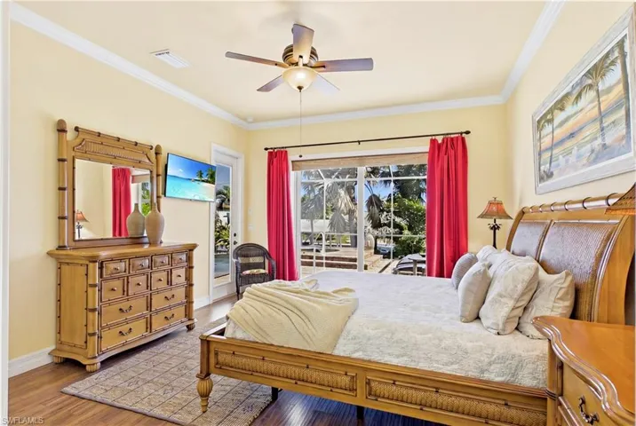 SPACIOUS WALK-IN CLOSETS