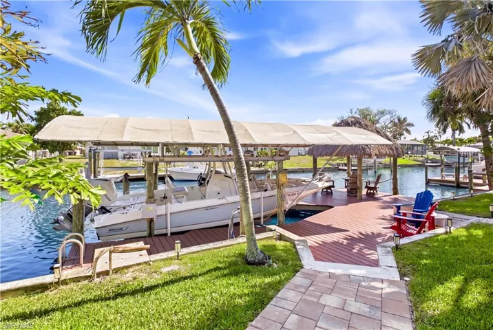 BOATING ENTHUSIASTS will LOVE the OVERSIZED COMPOSITE DOCK