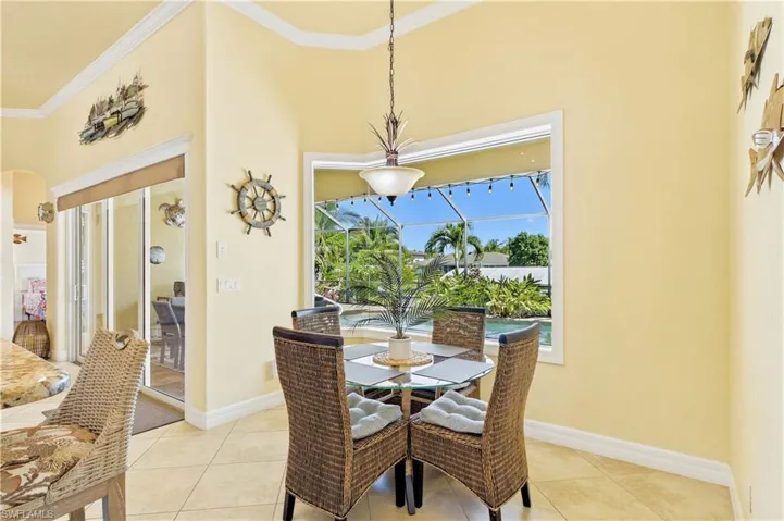 CHARMING BREAKFAST NOOK overlooking pool/spa & waterfront dockage