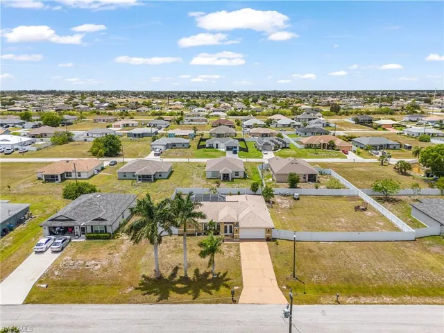 2216 Ne 7th Pl, Cape Coral, Florida 33909
