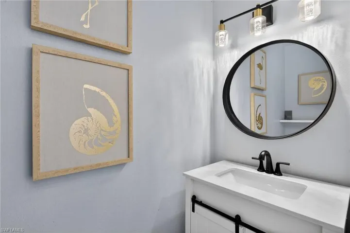 Pool 1/2 bath