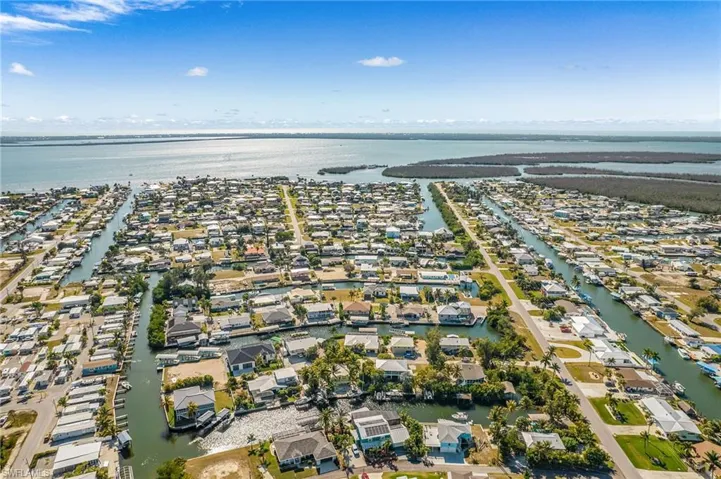 Looking south with quick access to the ICW, Sanibel, Captiva, and the Gulf.
