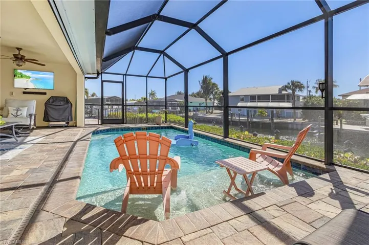 Sun shelf in the pool.