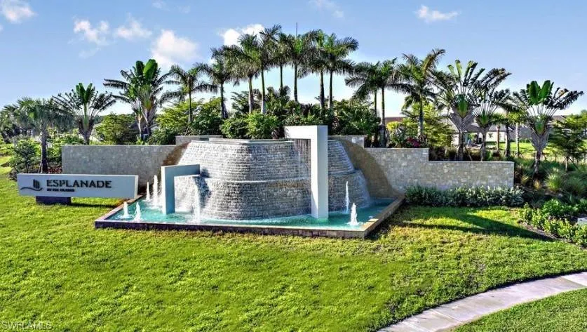 Monument sign to Esplanade by the Islands