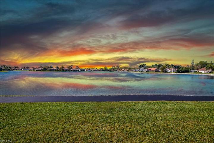 613  Windsor  SQ, Naples, FL 34104