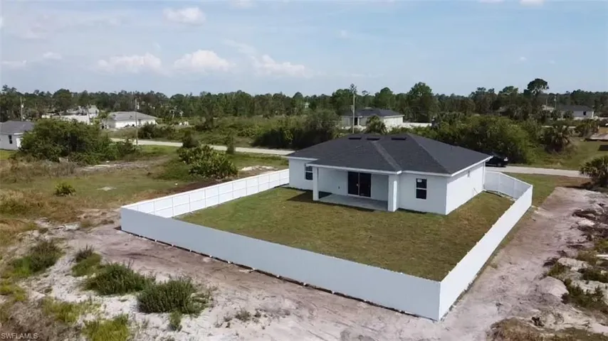 Aerial view of property and surrounding area
